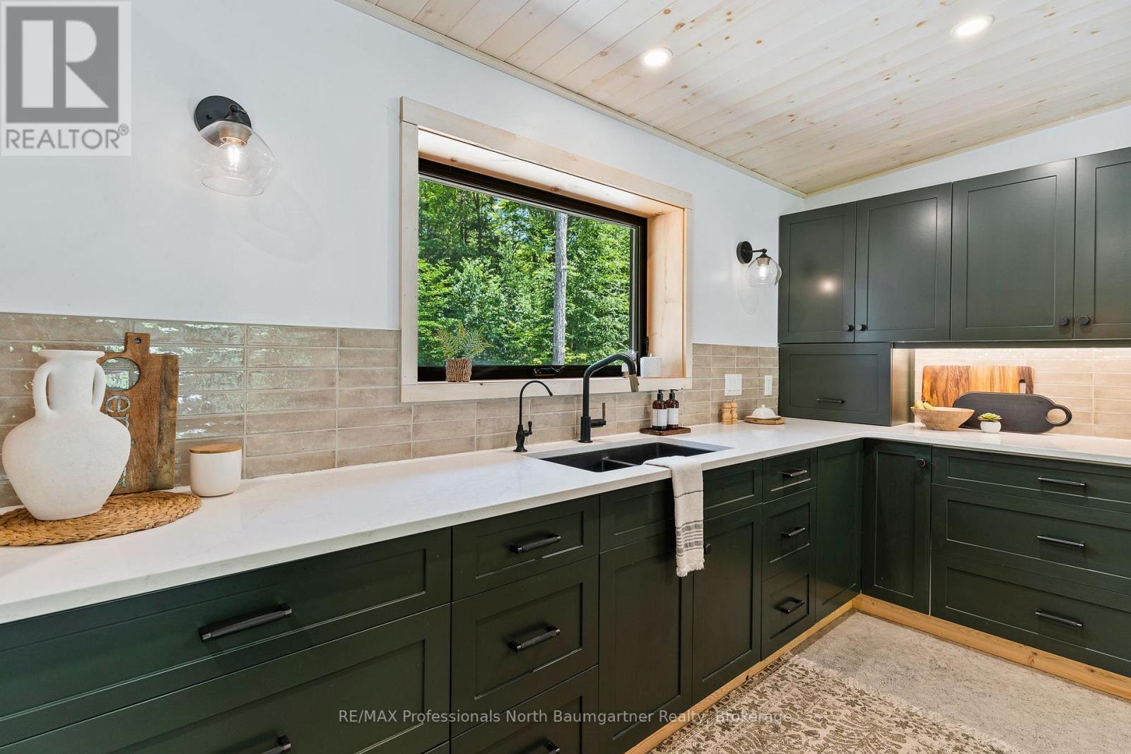 1592 Buckslide Road, Algonquin Highlands, Ontario  K0M 1S0 - Photo 9 - X12457432