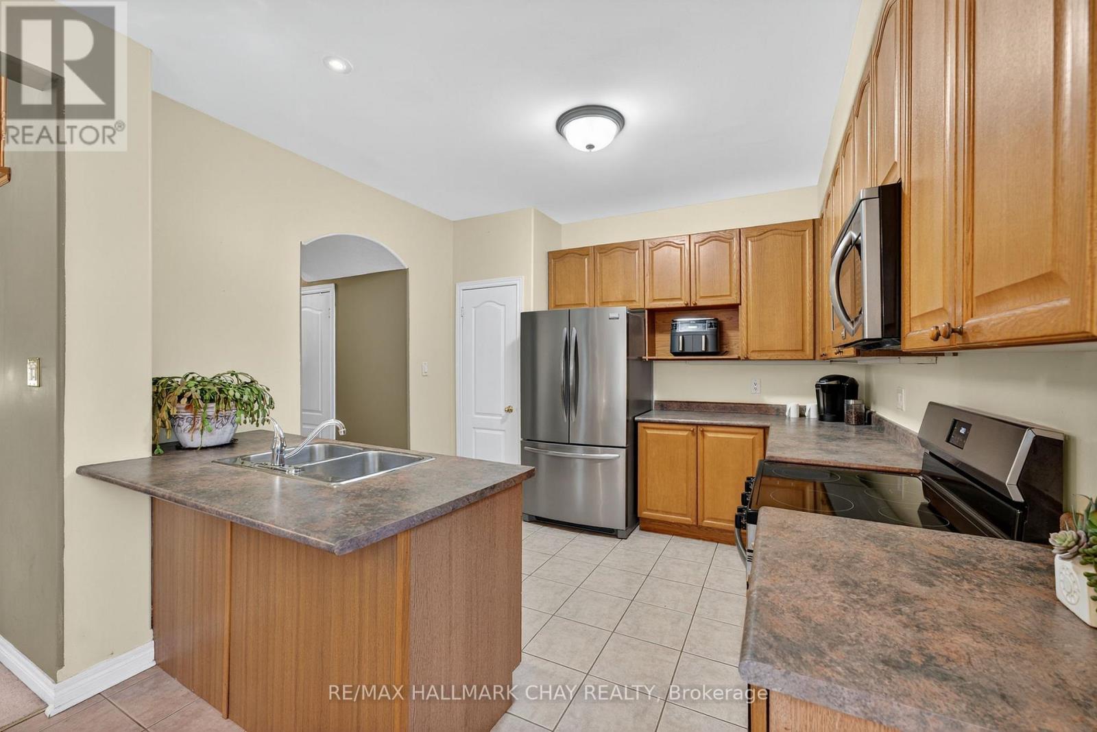 26 Kensington Trail, Barrie, Ontario  L4N 0K5 - Photo 15 - S12477664