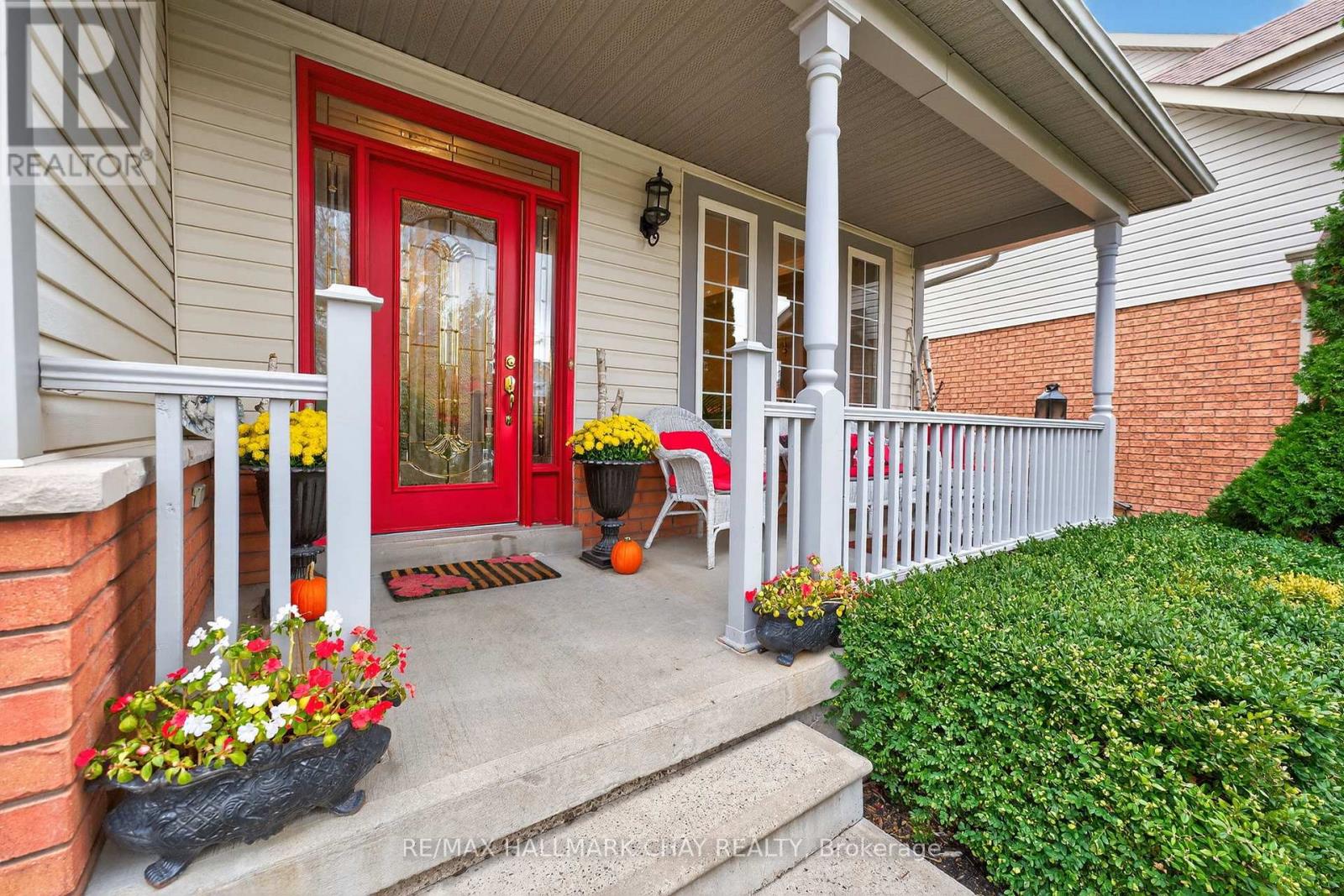 26 Kensington Trail, Barrie, Ontario  L4N 0K5 - Photo 2 - S12477664