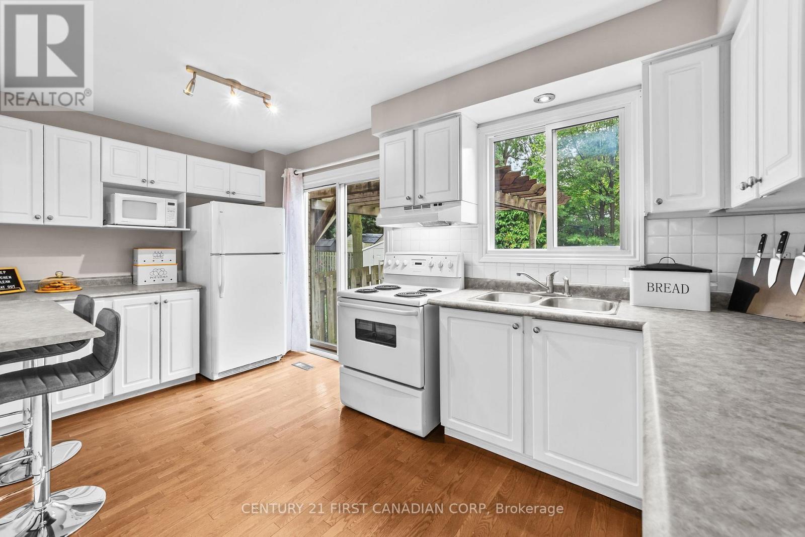 Photo 11 of 37 for 71 Constable Court