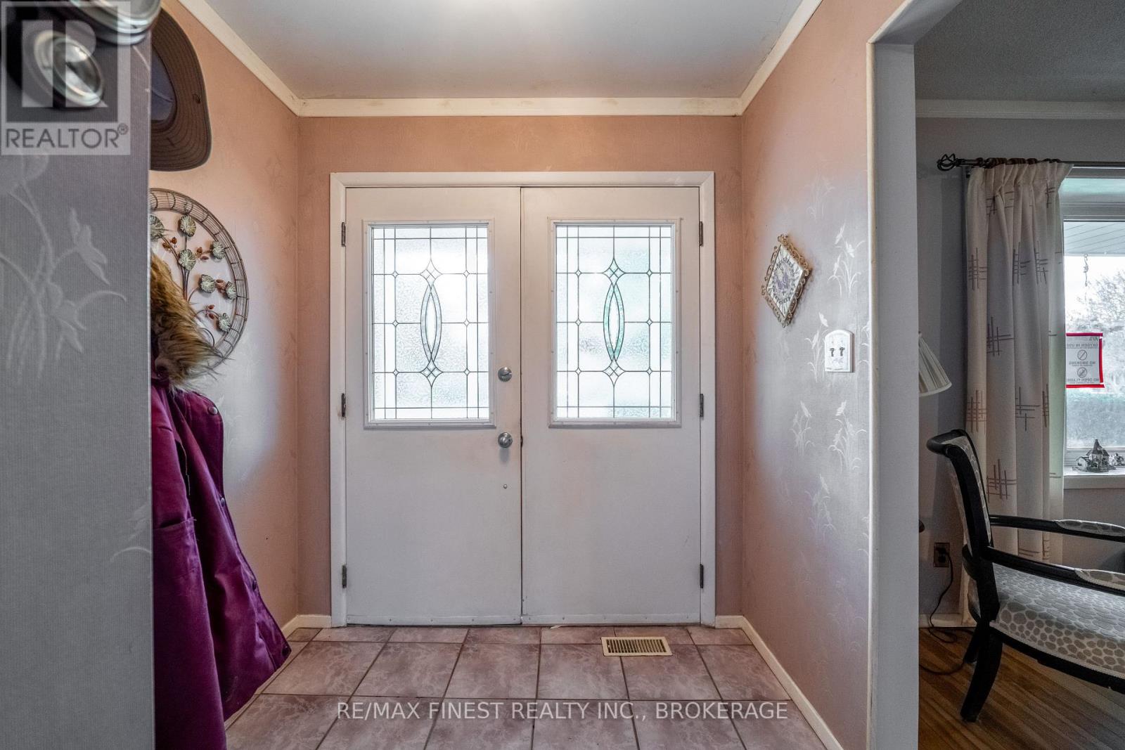 896 Development Drive, Kingston, Ontario  K7M 5T1 - Photo 4 - X12473837