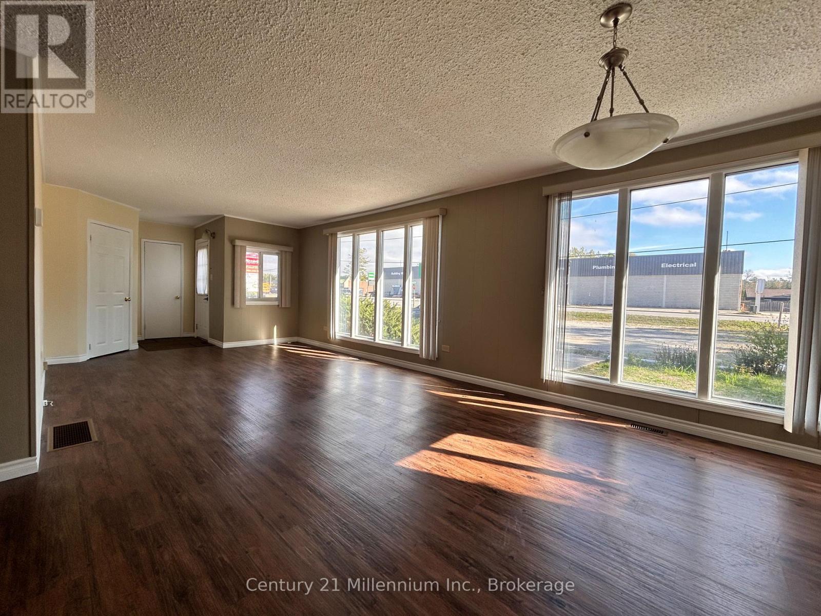 1310 Mosley Street, Wasaga Beach, Ontario  L9Z 2C9 - Photo 2 - S12477735