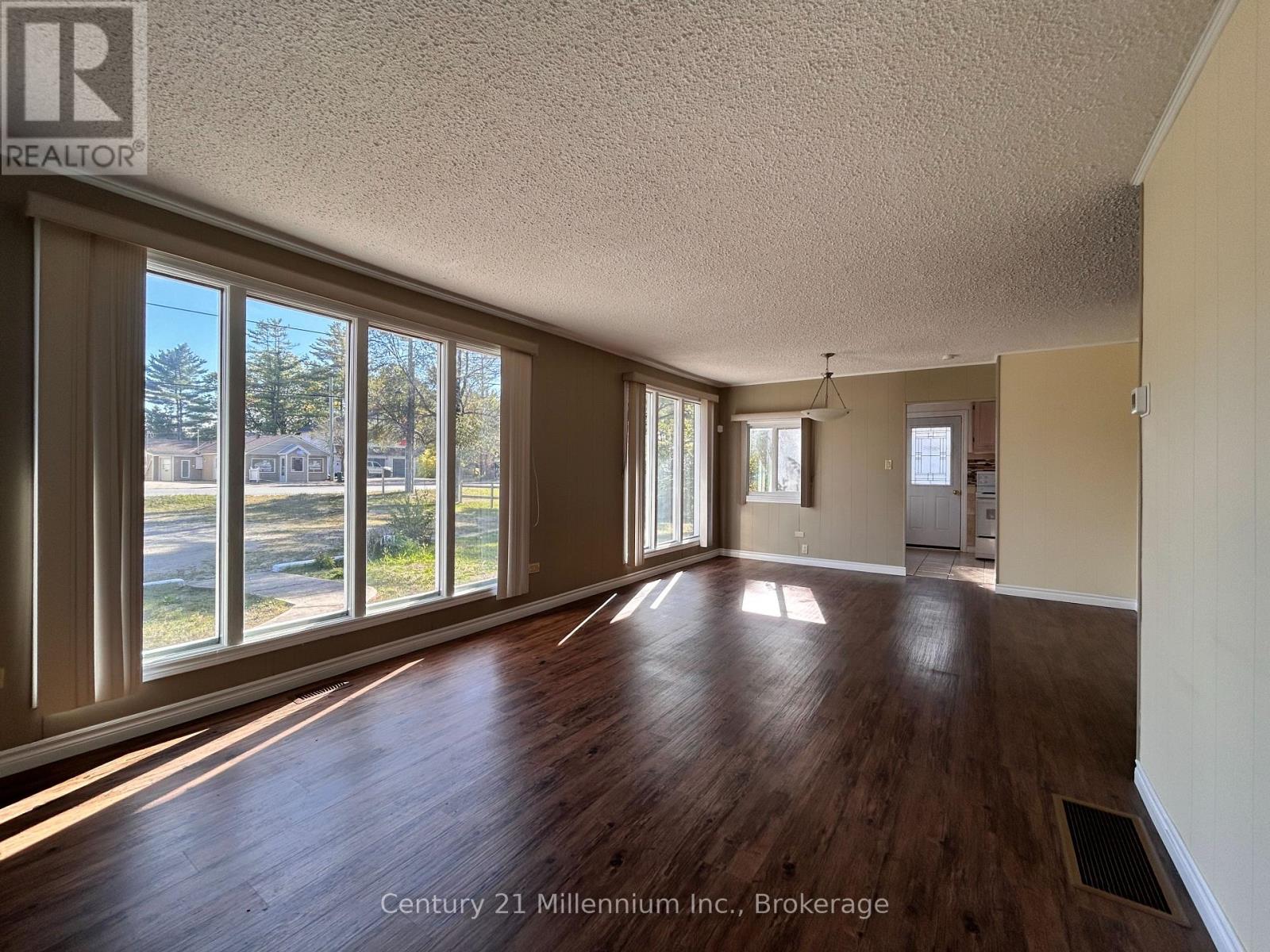 1310 Mosley Street, Wasaga Beach, Ontario  L9Z 2C9 - Photo 3 - S12477735