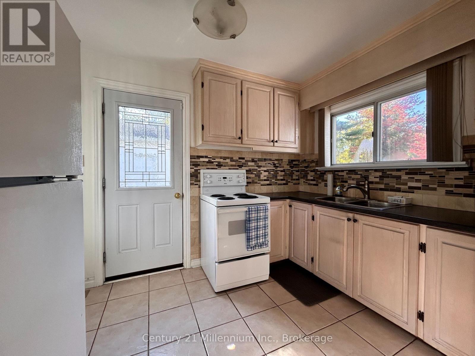 1310 Mosley Street, Wasaga Beach, Ontario  L9Z 2C9 - Photo 4 - S12477735