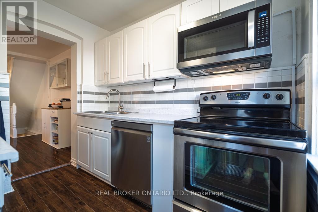 204 Earlscourt Avenue W, Toronto, Ontario  M6E 4B1 - Photo 18 - W12477671