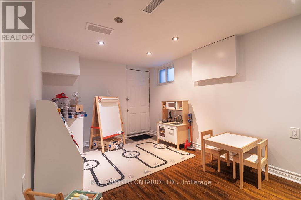 204 Earlscourt Avenue W, Toronto, Ontario  M6E 4B1 - Photo 32 - W12477671
