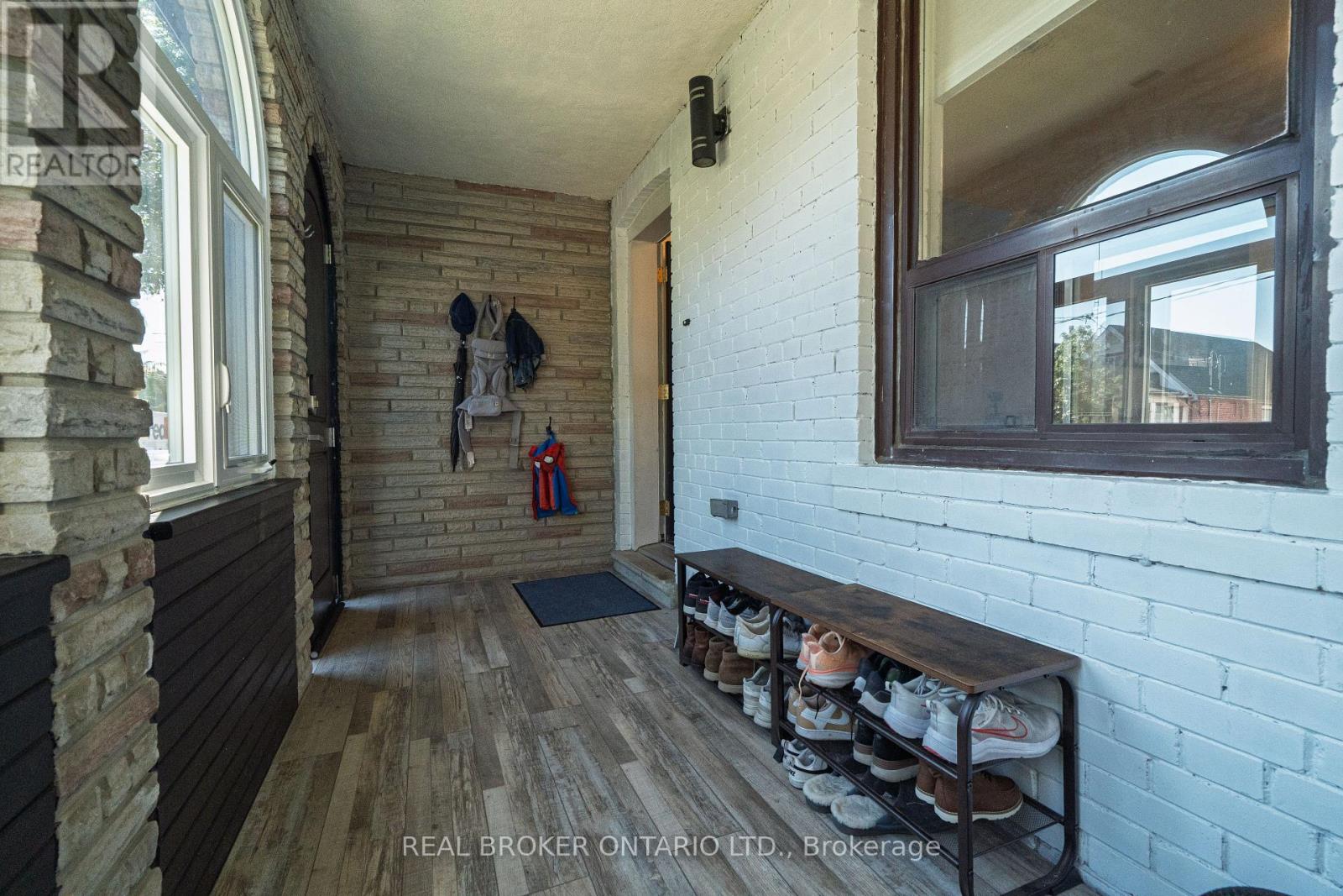 204 Earlscourt Avenue W, Toronto, Ontario  M6E 4B1 - Photo 4 - W12477671