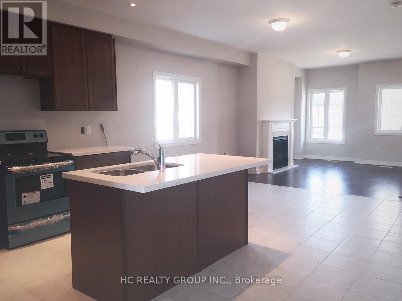 19 Zenyatta Lane, East Gwillimbury, Ontario  L9N 1K9 - Photo 2 - N12473799