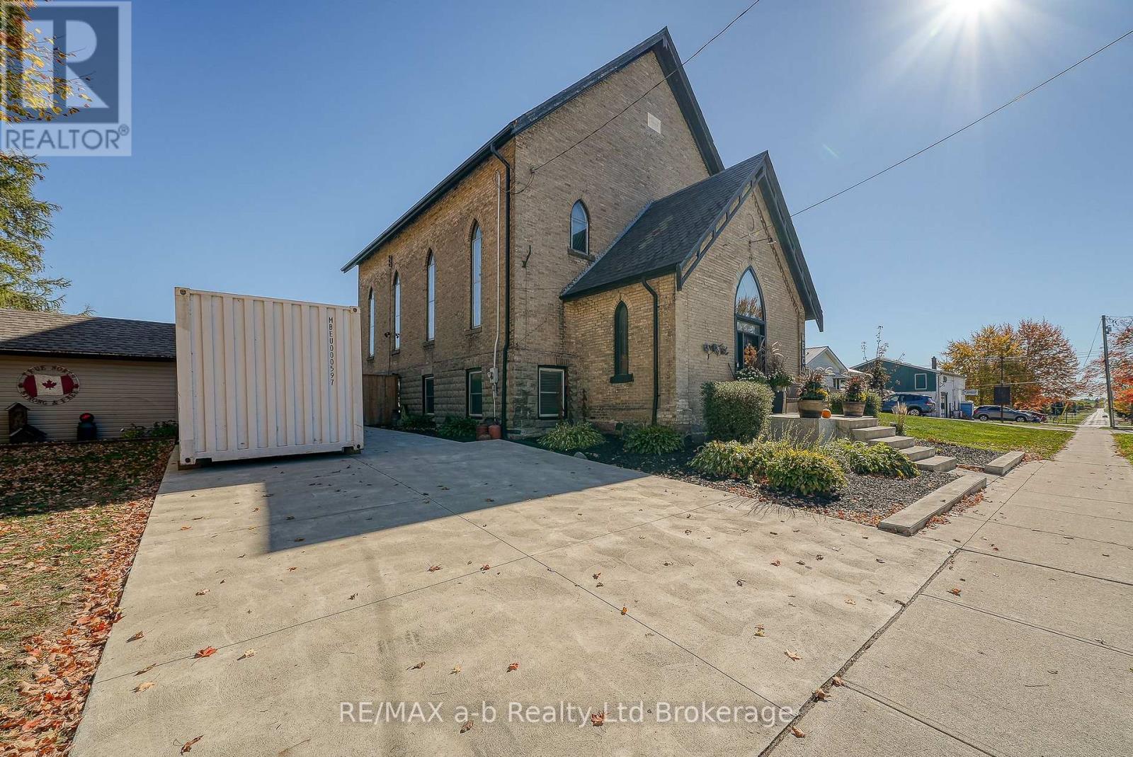 5924 Putnam Road, Thames Centre, Ontario  N0L 2J0 - Photo 3 - X12473804