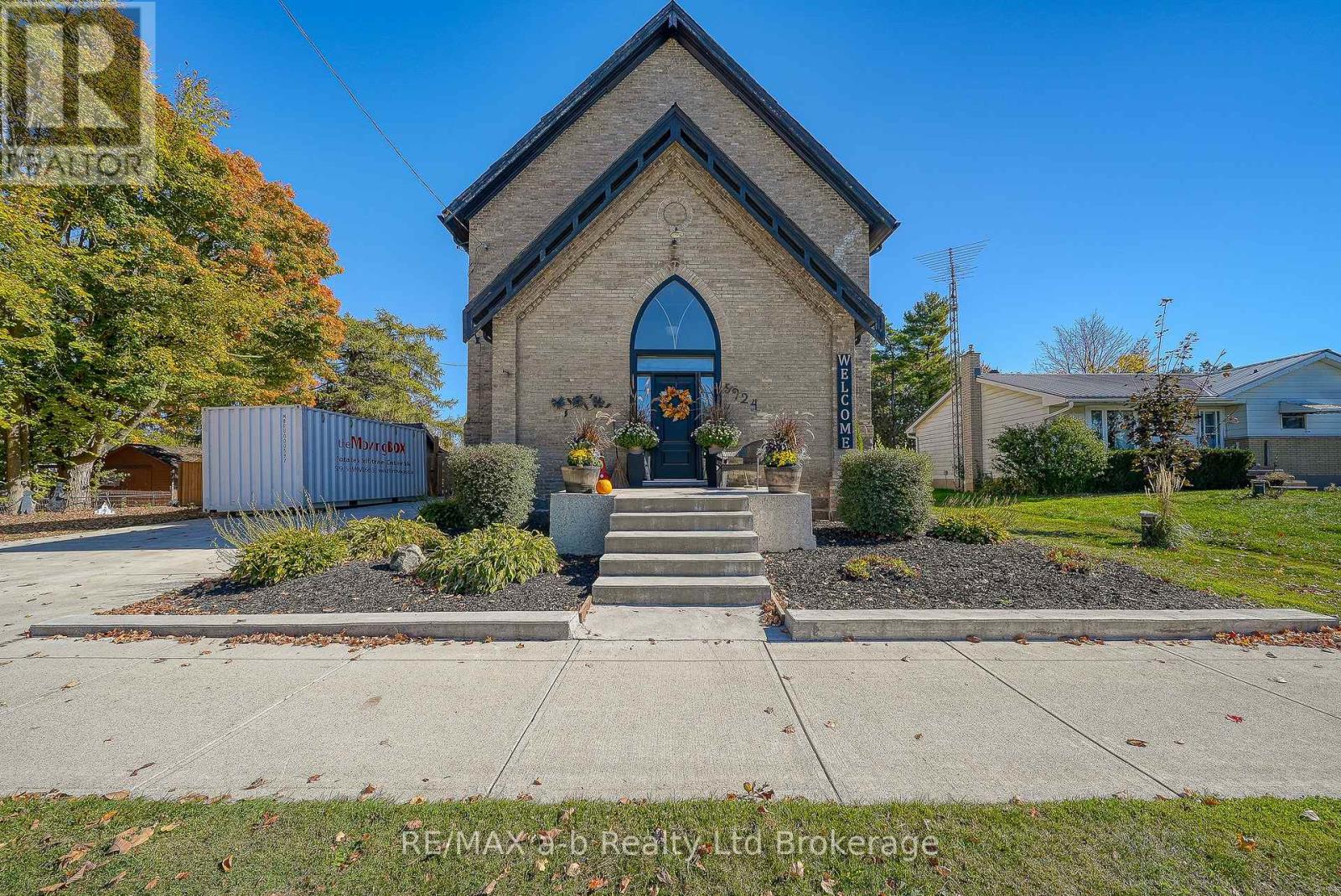 5924 Putnam Road, Thames Centre, Ontario  N0L 2J0 - Photo 2 - X12473804