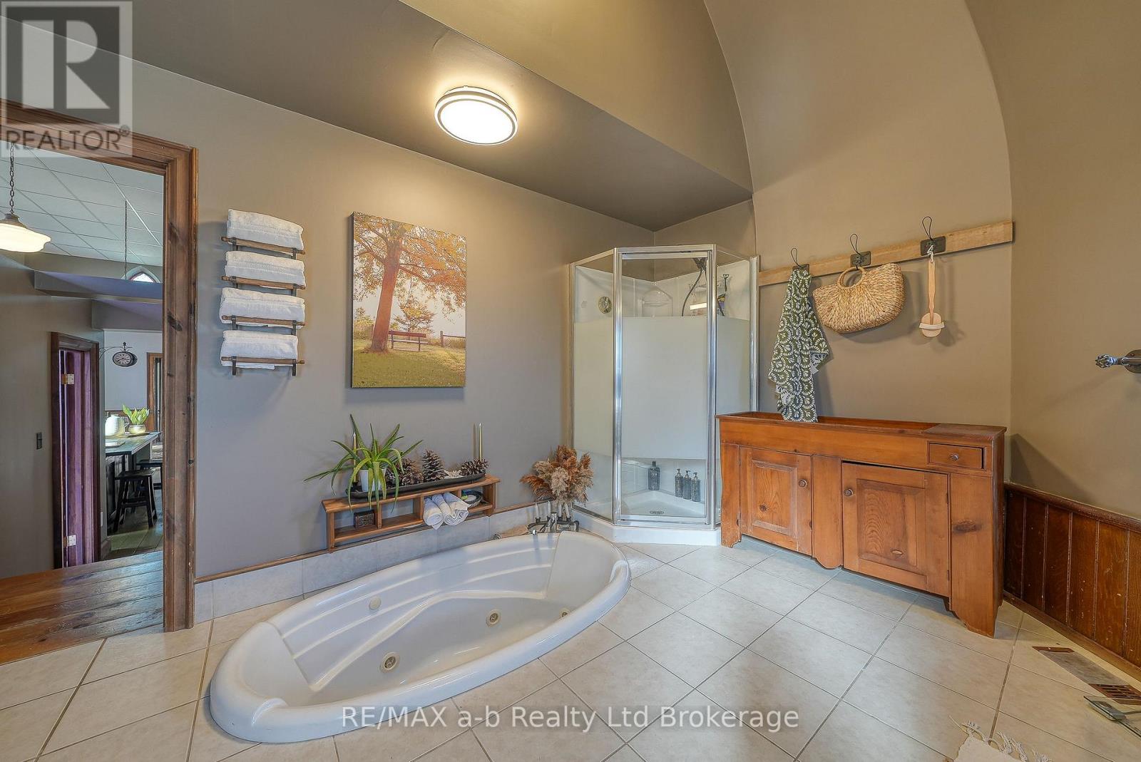 5924 Putnam Road, Thames Centre, Ontario  N0L 2J0 - Photo 25 - X12473804