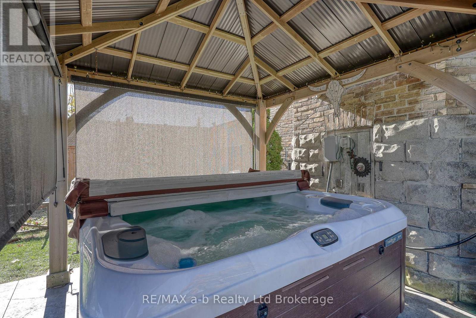 5924 Putnam Road, Thames Centre, Ontario  N0L 2J0 - Photo 35 - X12473804