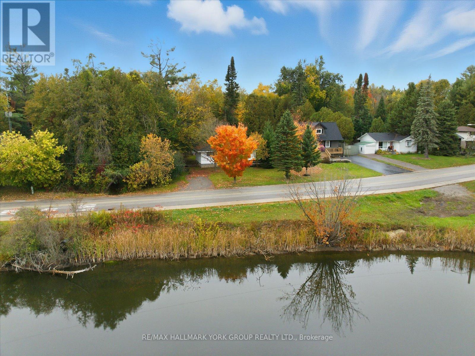 32 Station Road, Georgina, Ontario  L0E 1N0 - Photo 2 - N12473793