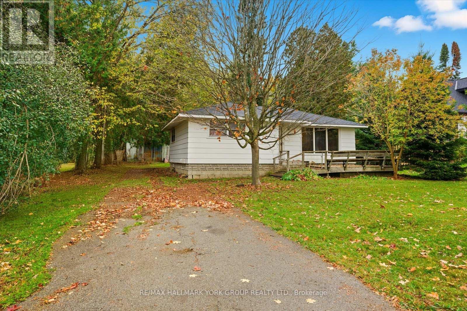 32 Station Road, Georgina, Ontario  L0E 1N0 - Photo 3 - N12473793
