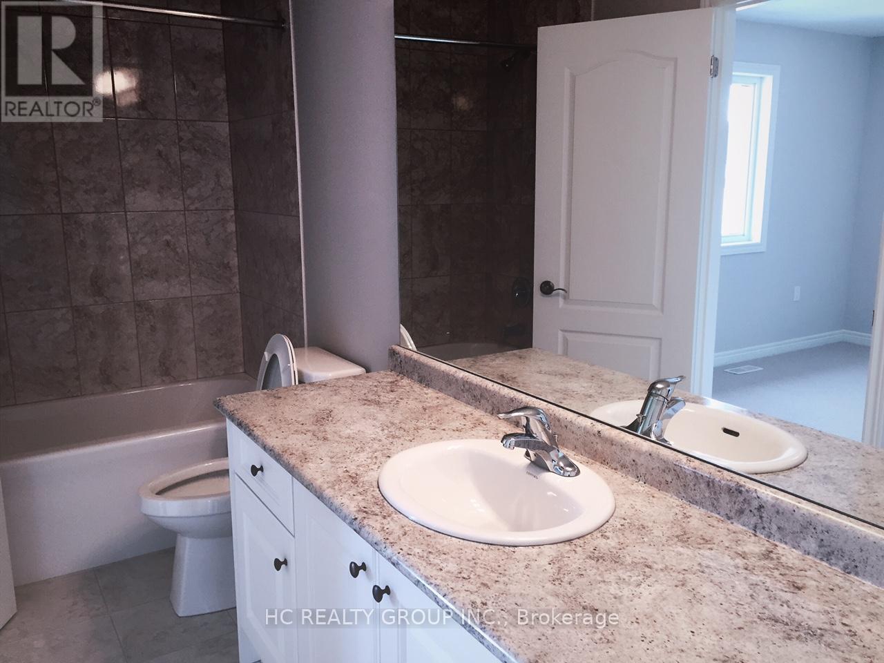 19 Zenyatta Lane, East Gwillimbury, Ontario  L9N 1K9 - Photo 7 - N12473799