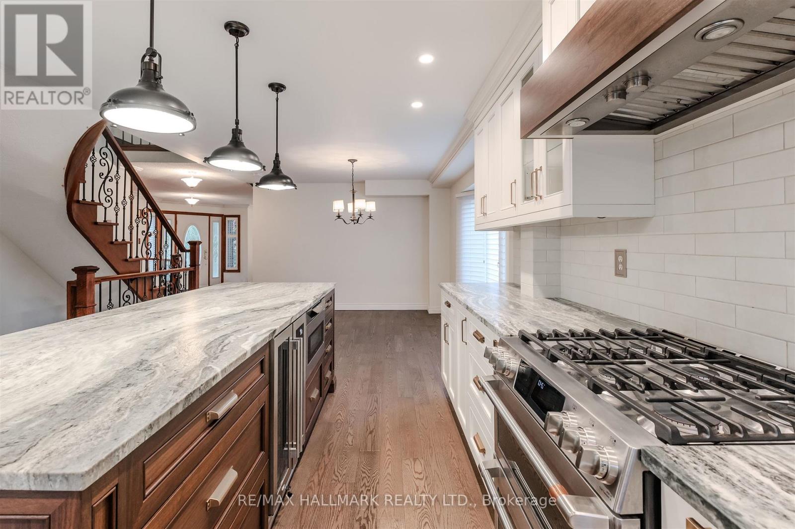145 Old Surrey Lane, Richmond Hill, Ontario  L4C 6R9 - Photo 11 - N12473852