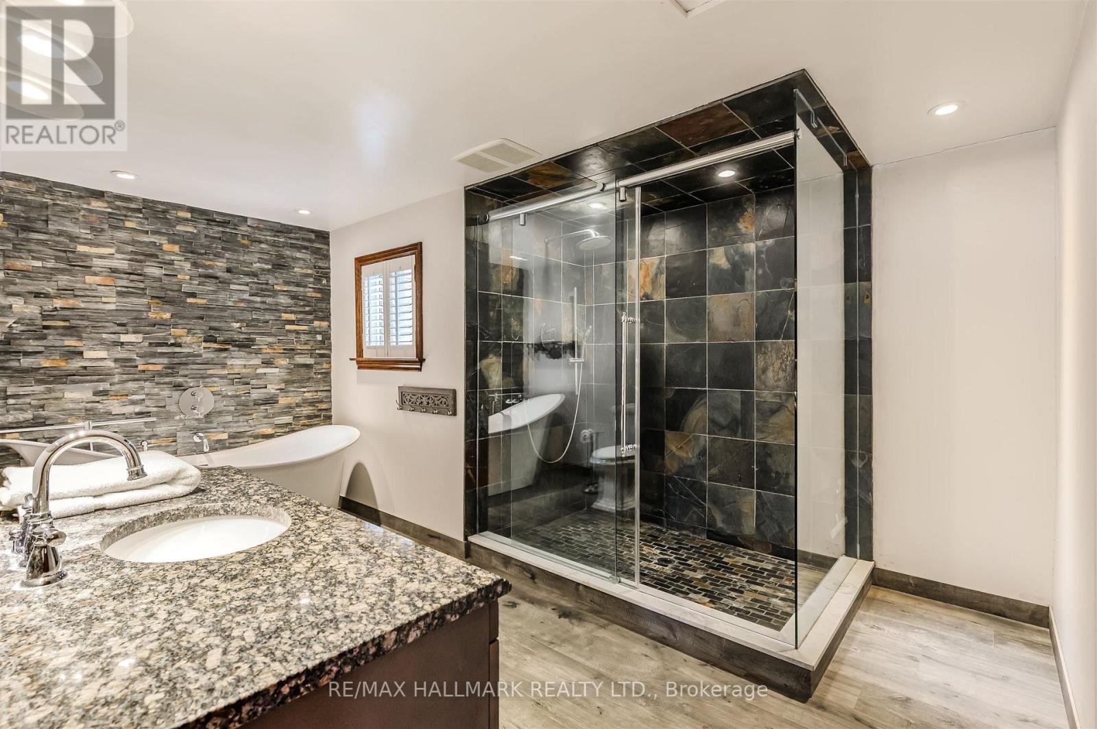 145 Old Surrey Lane, Richmond Hill, Ontario  L4C 6R9 - Photo 22 - N12473852