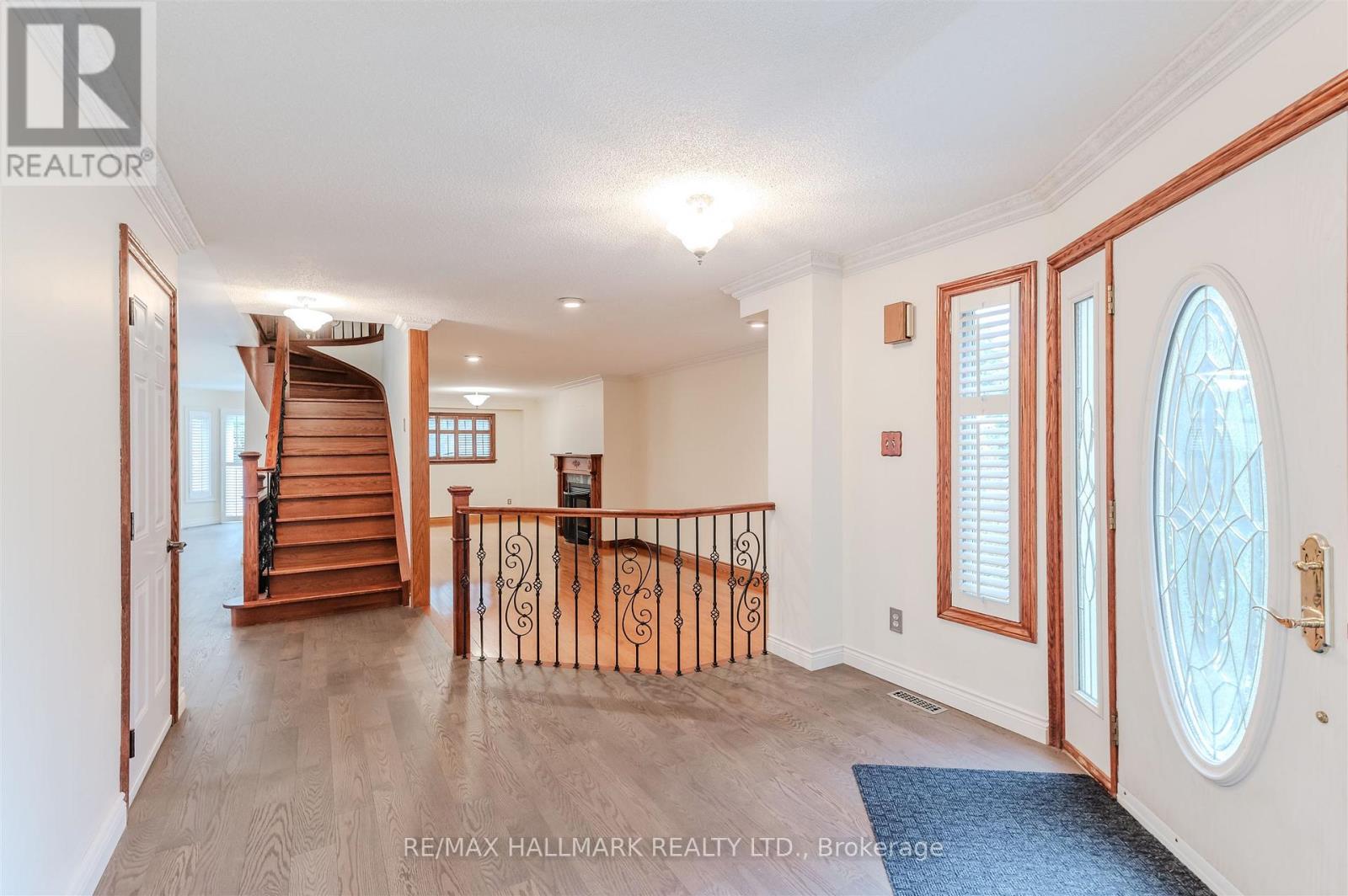 145 Old Surrey Lane, Richmond Hill, Ontario  L4C 6R9 - Photo 3 - N12473852