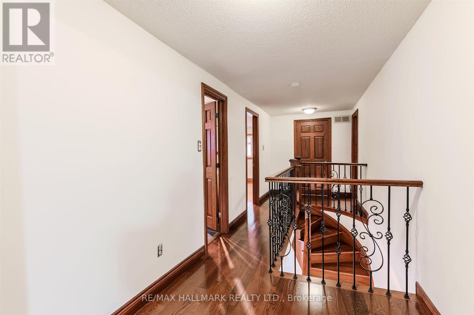 145 Old Surrey Lane, Richmond Hill, Ontario  L4C 6R9 - Photo 17 - N12473852