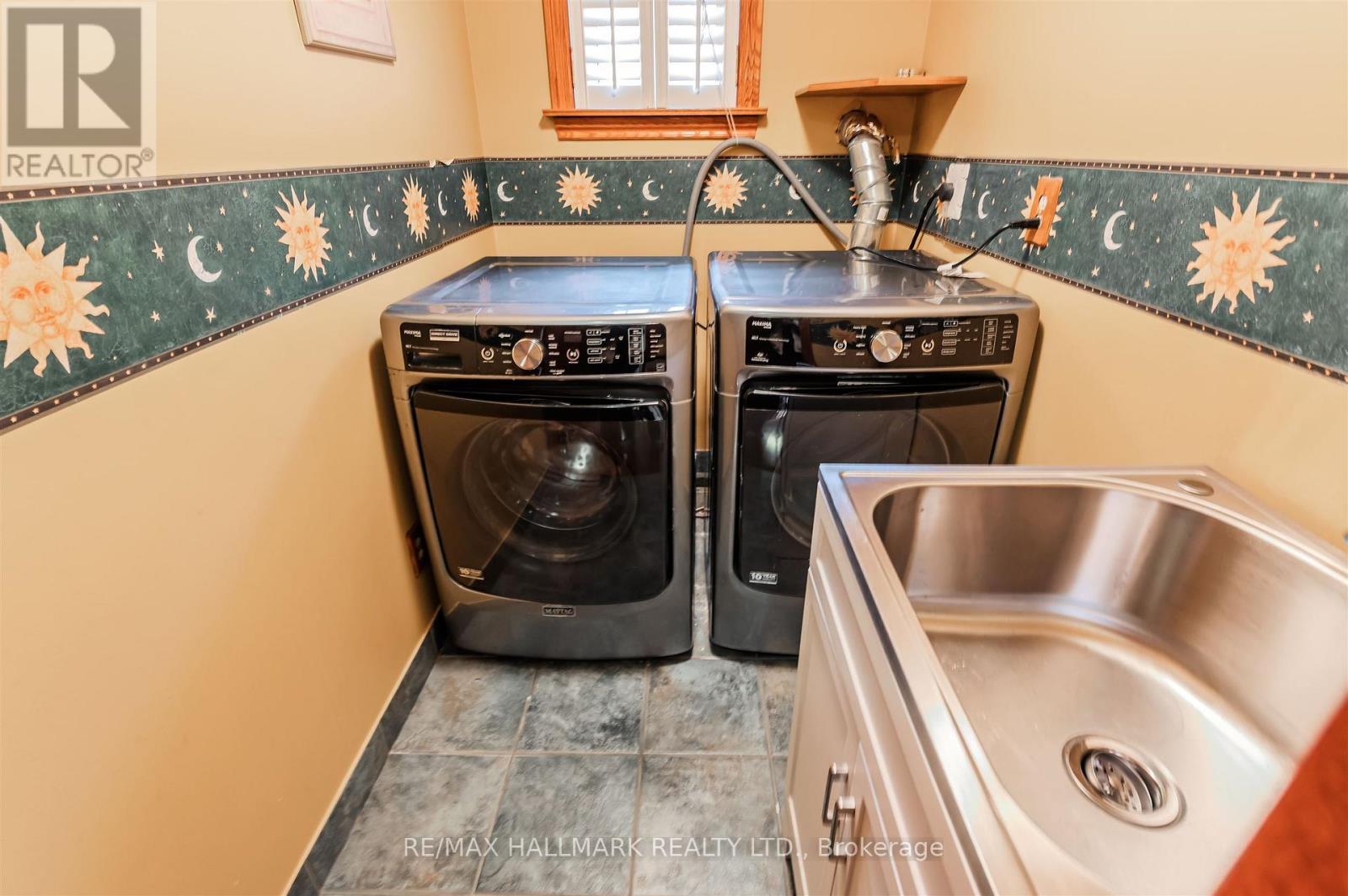 145 Old Surrey Lane, Richmond Hill, Ontario  L4C 6R9 - Photo 31 - N12473852