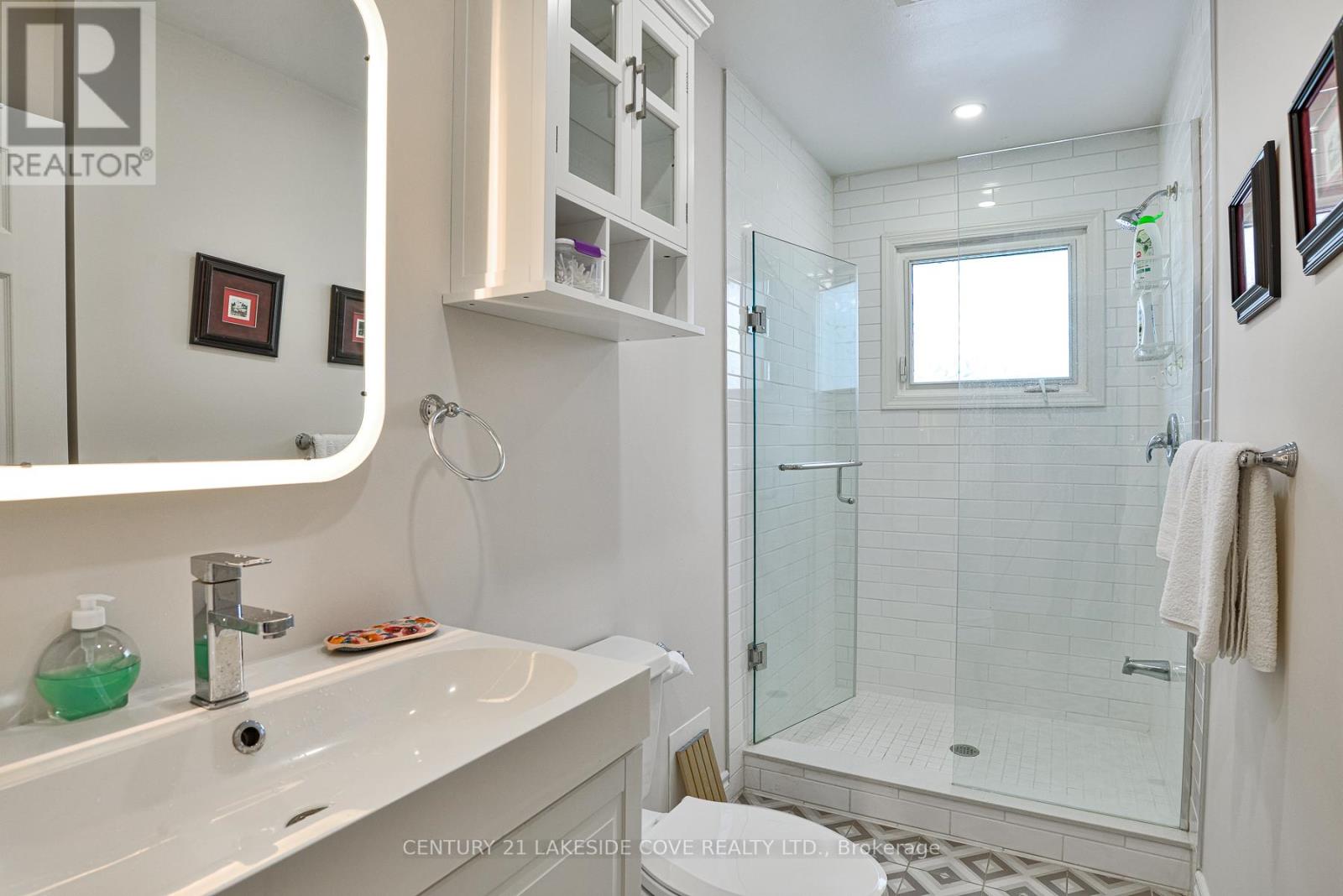 9 Pinetree Court, Ramara, Ontario  L0K 1B0 - Photo 19 - S12449614