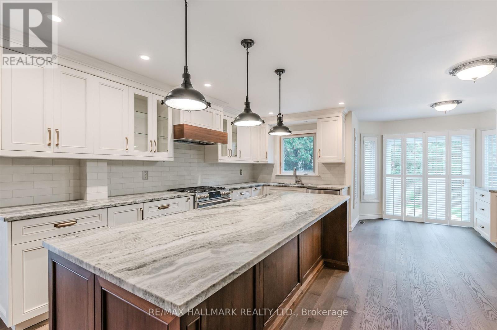 145 Old Surrey Lane, Richmond Hill, Ontario  L4C 6R9 - Photo 14 - N12473852