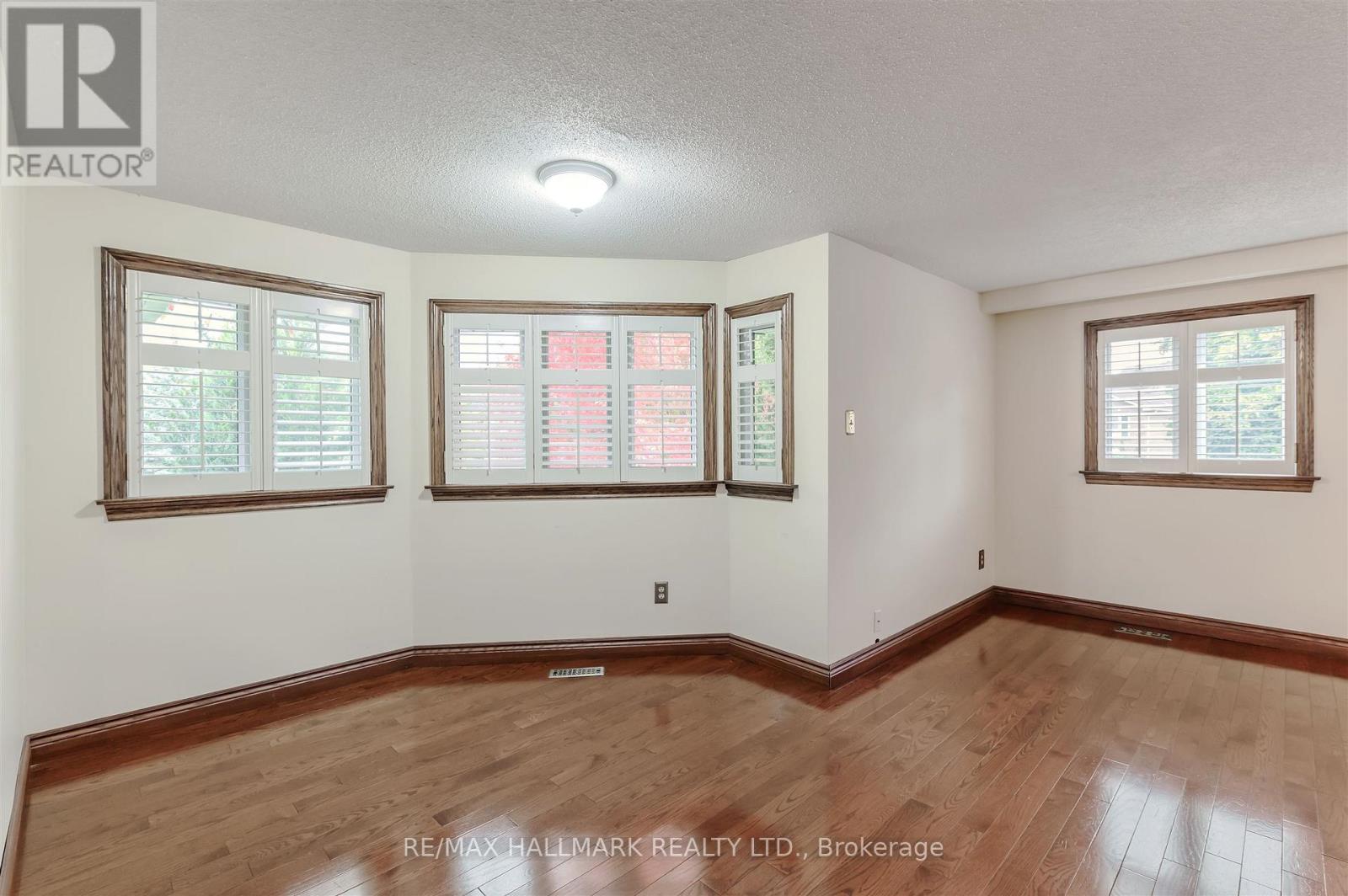 145 Old Surrey Lane, Richmond Hill, Ontario  L4C 6R9 - Photo 21 - N12473852