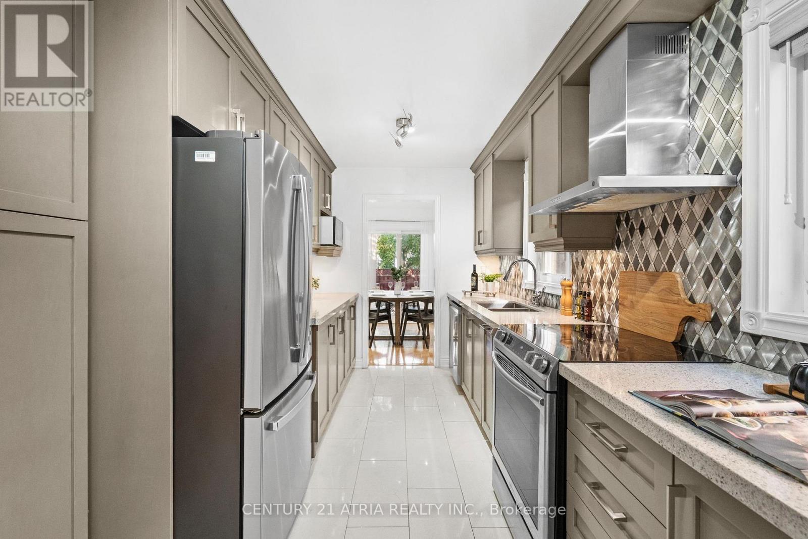 3837 Densbury Drive, Mississauga, Ontario  L5N 6Z3 - Photo 15 - W12468960