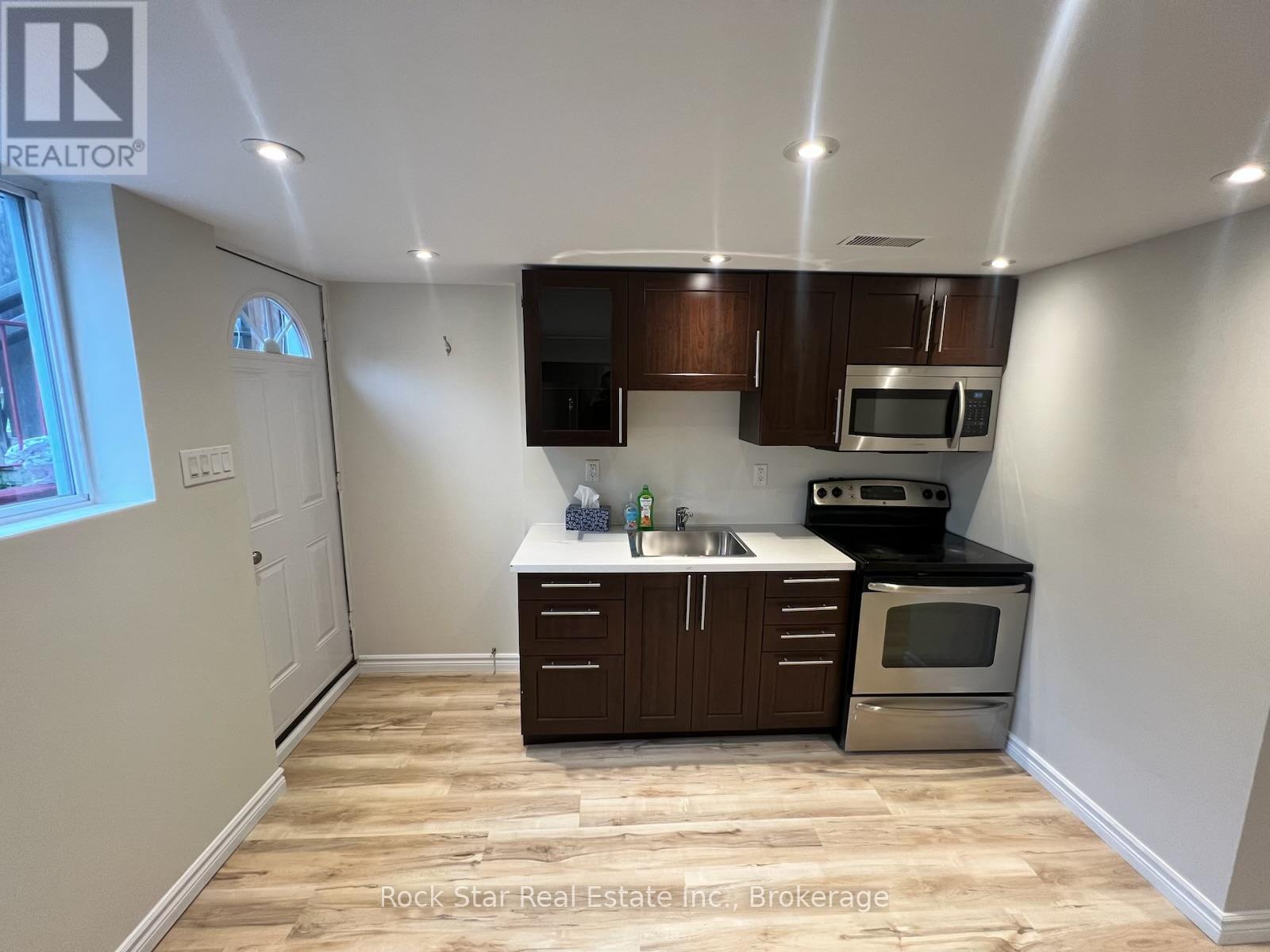 562 Greenhill Avenue, Hamilton, Ontario  L8K 5E8 - Photo 13 - X12477729