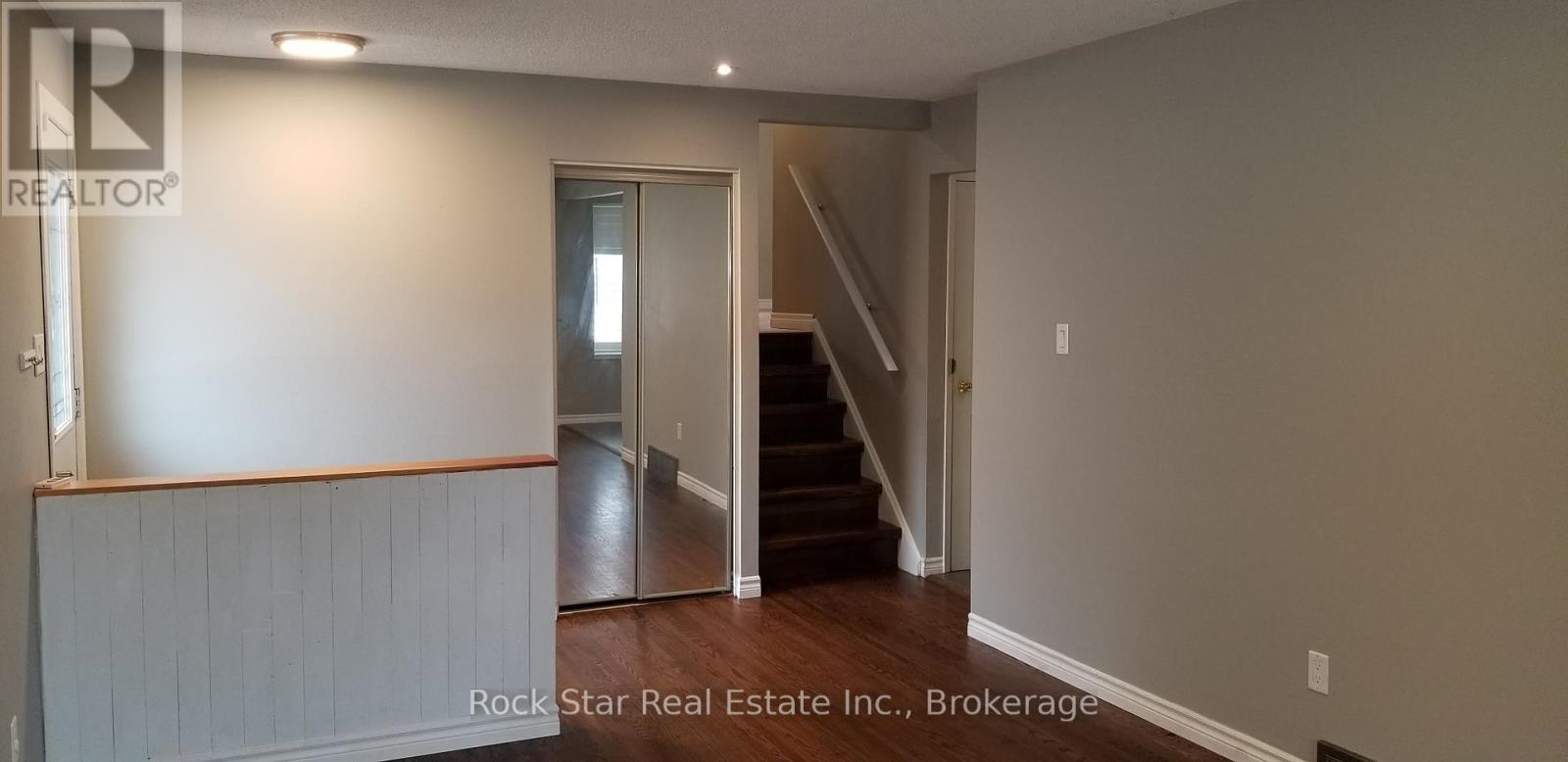 562 Greenhill Avenue, Hamilton, Ontario  L8K 5E8 - Photo 2 - X12477729