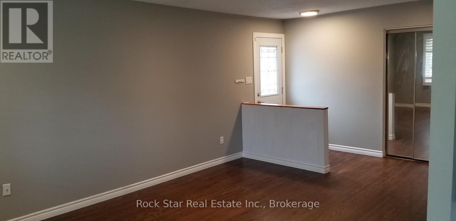 562 Greenhill Avenue, Hamilton, Ontario  L8K 5E8 - Photo 3 - X12477729