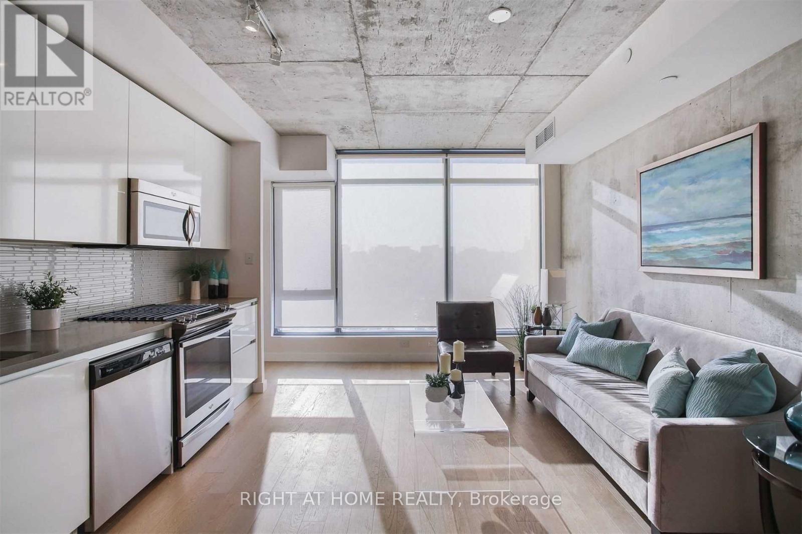 408 - 111 BATHURST STREET, Toronto, Ontario
