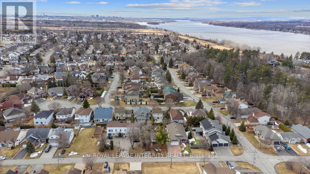 924 Beauchamp Avenue, Ottawa, Ontario  K1C 3A8 - Photo 5 - X12477704