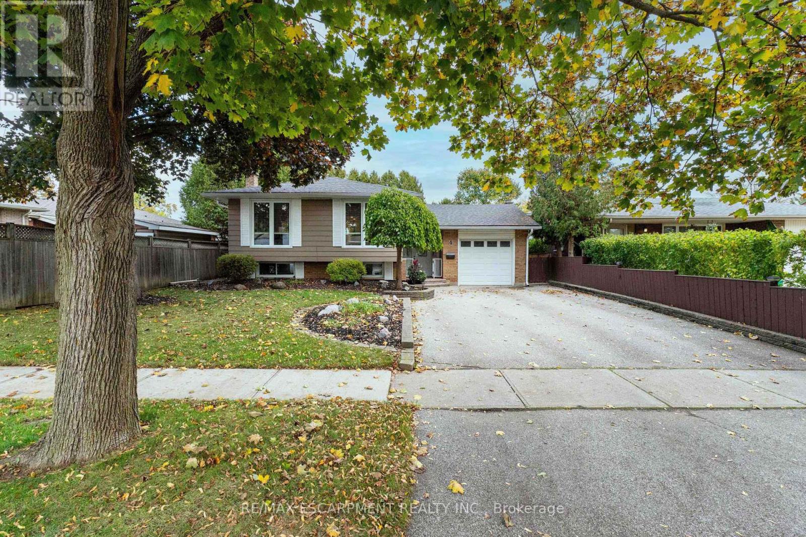 4 ADELAIDE AVENUE, Brantford, Ontario