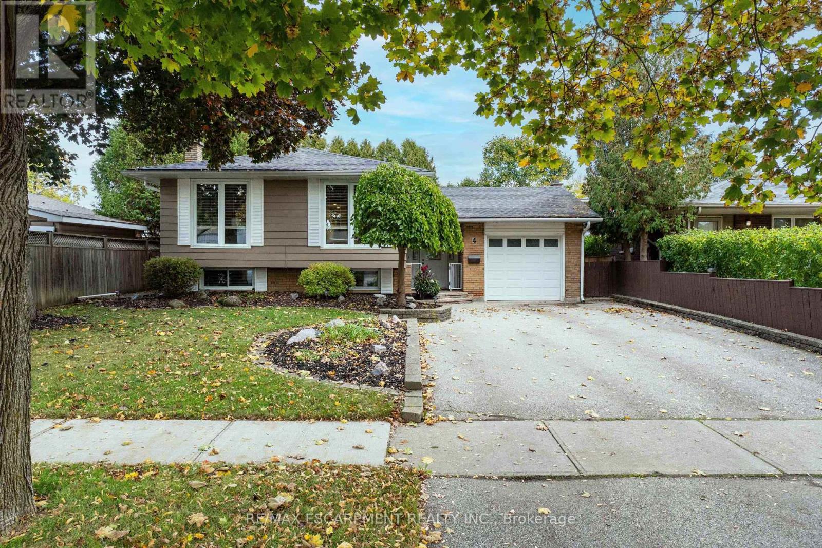 4 Adelaide Avenue, Brantford, Ontario  N3S 7H3 - Photo 2 - X12477679