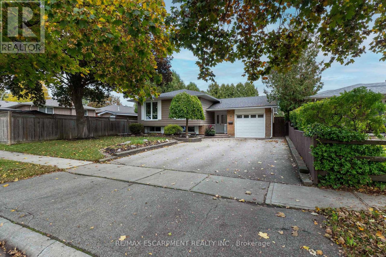 4 Adelaide Avenue, Brantford, Ontario  N3S 7H3 - Photo 4 - X12477679
