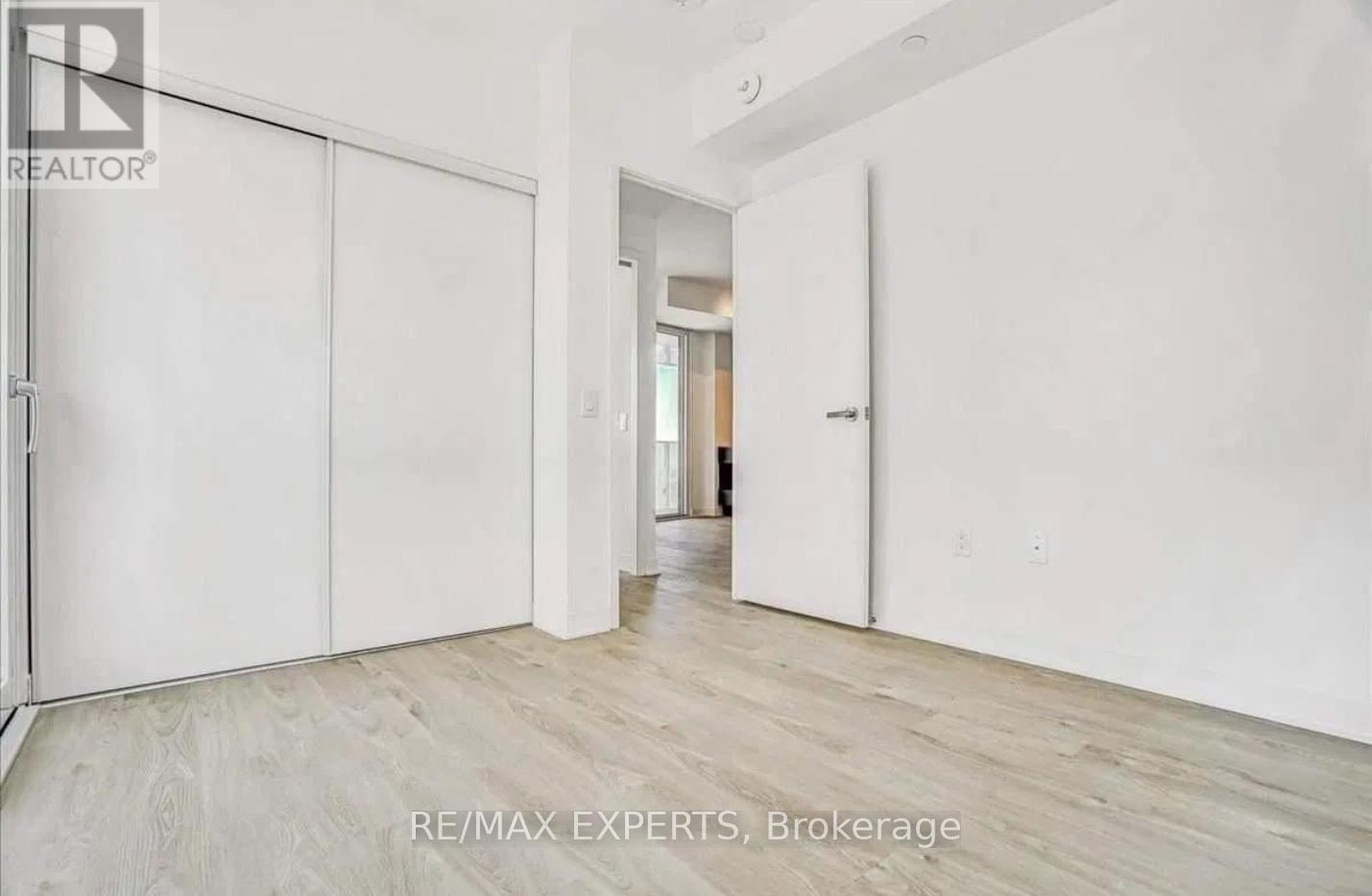 2710 - 3900 Confederation Parkway, Mississauga, Ontario  L5B 0M3 - Photo 14 - W12473827