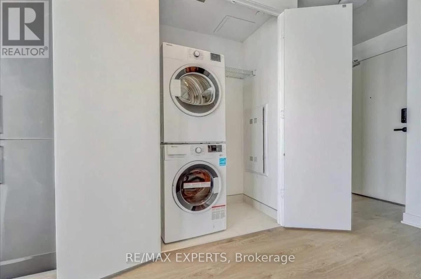 2710 - 3900 Confederation Parkway, Mississauga, Ontario  L5B 0M3 - Photo 4 - W12473827
