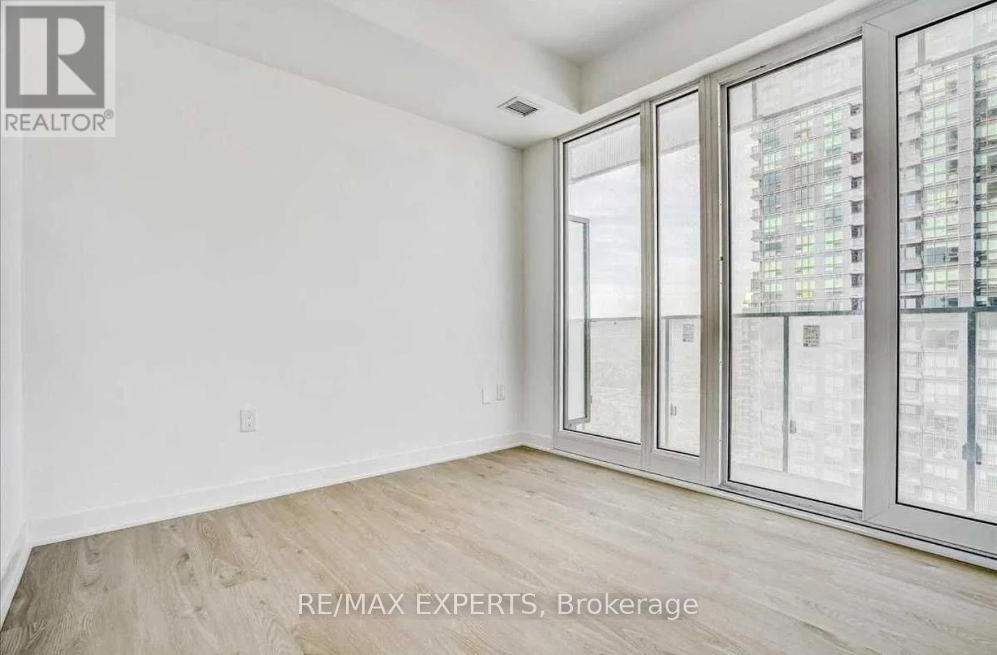 2710 - 3900 Confederation Parkway, Mississauga, Ontario  L5B 0M3 - Photo 15 - W12473827