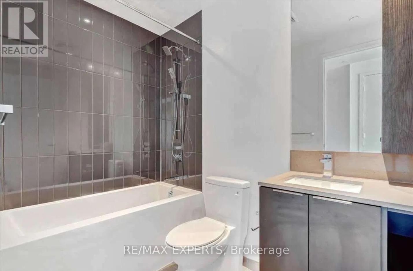 2710 - 3900 Confederation Parkway, Mississauga, Ontario  L5B 0M3 - Photo 12 - W12473827