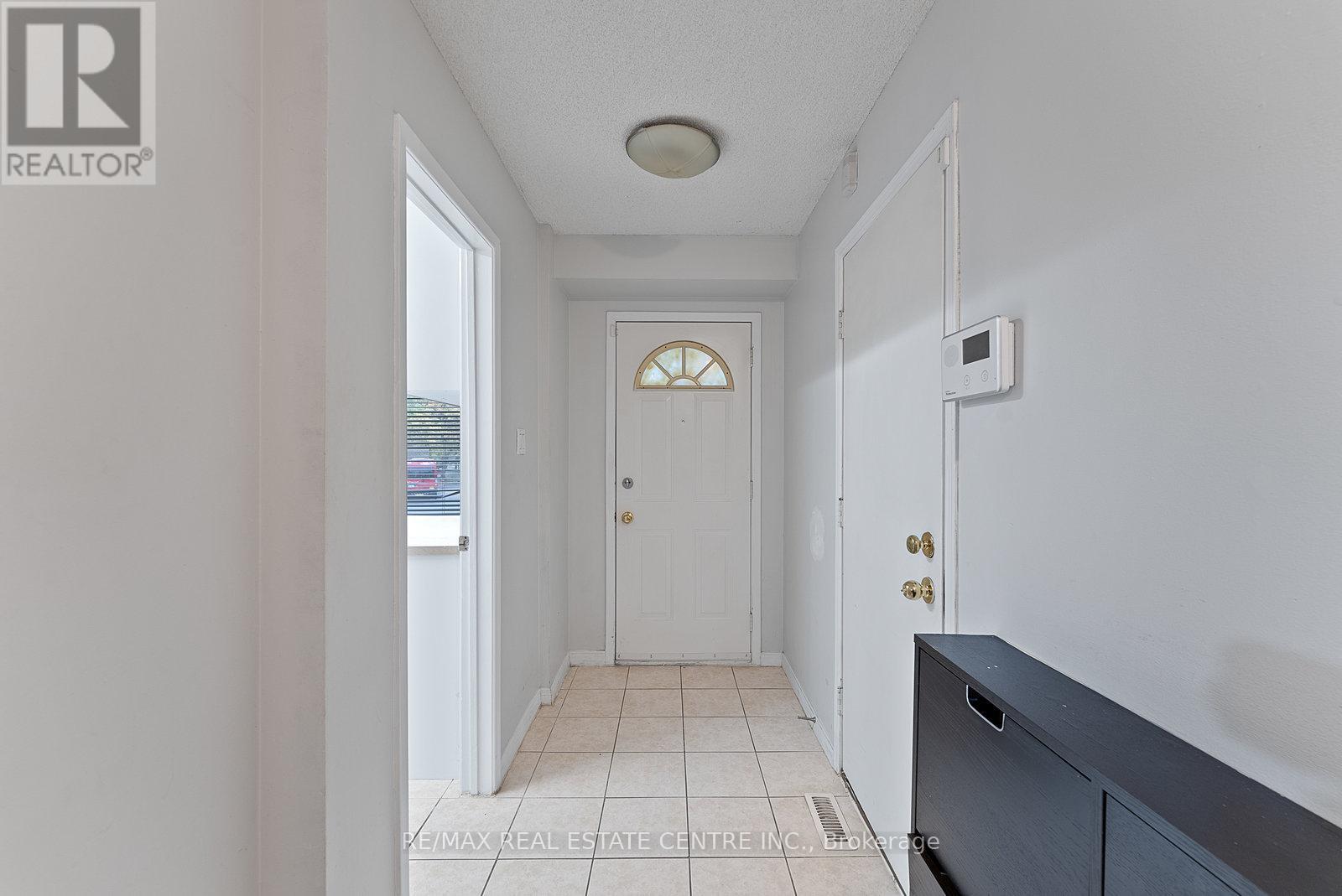 Upper - 79 Fawndale Crescent, Toronto, Ontario  M1W 2X3 - Photo 3 - E12473899