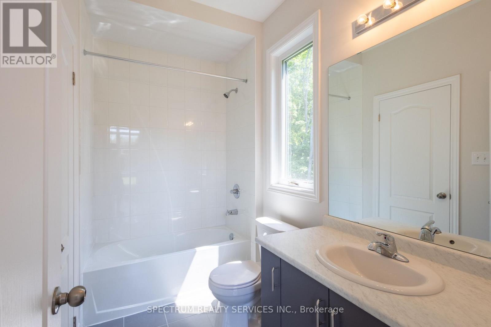 135 Marina Village Drive, Georgian Bay, Ontario  L0K 1S0 - Photo 5 - X12083668