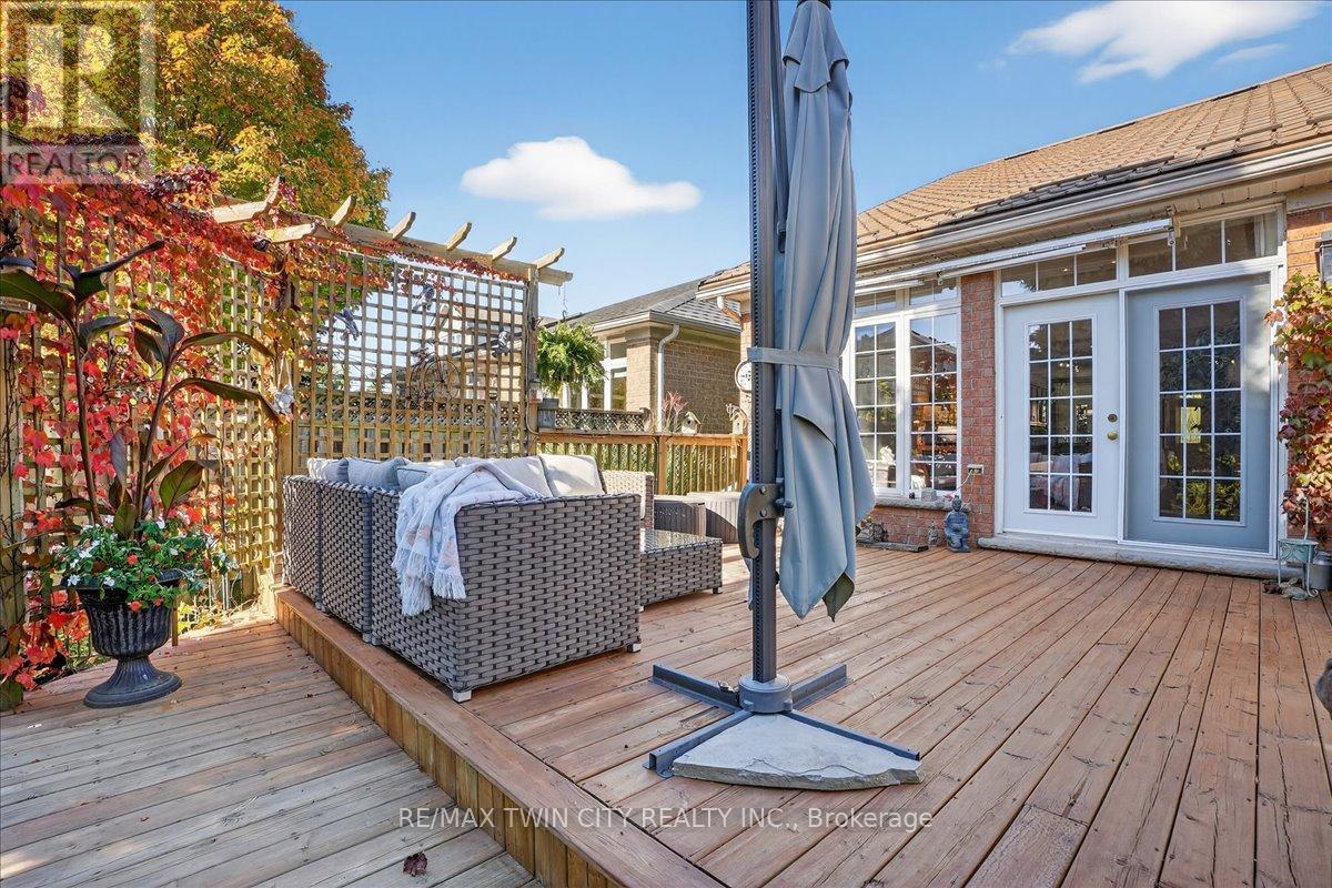 151 Reiber Court, Waterloo, Ontario  N2L 6N2 - Photo 17 - X12473784