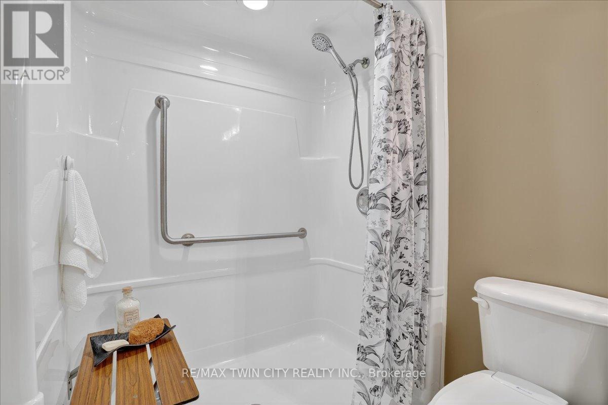 151 Reiber Court, Waterloo, Ontario  N2L 6N2 - Photo 20 - X12473784
