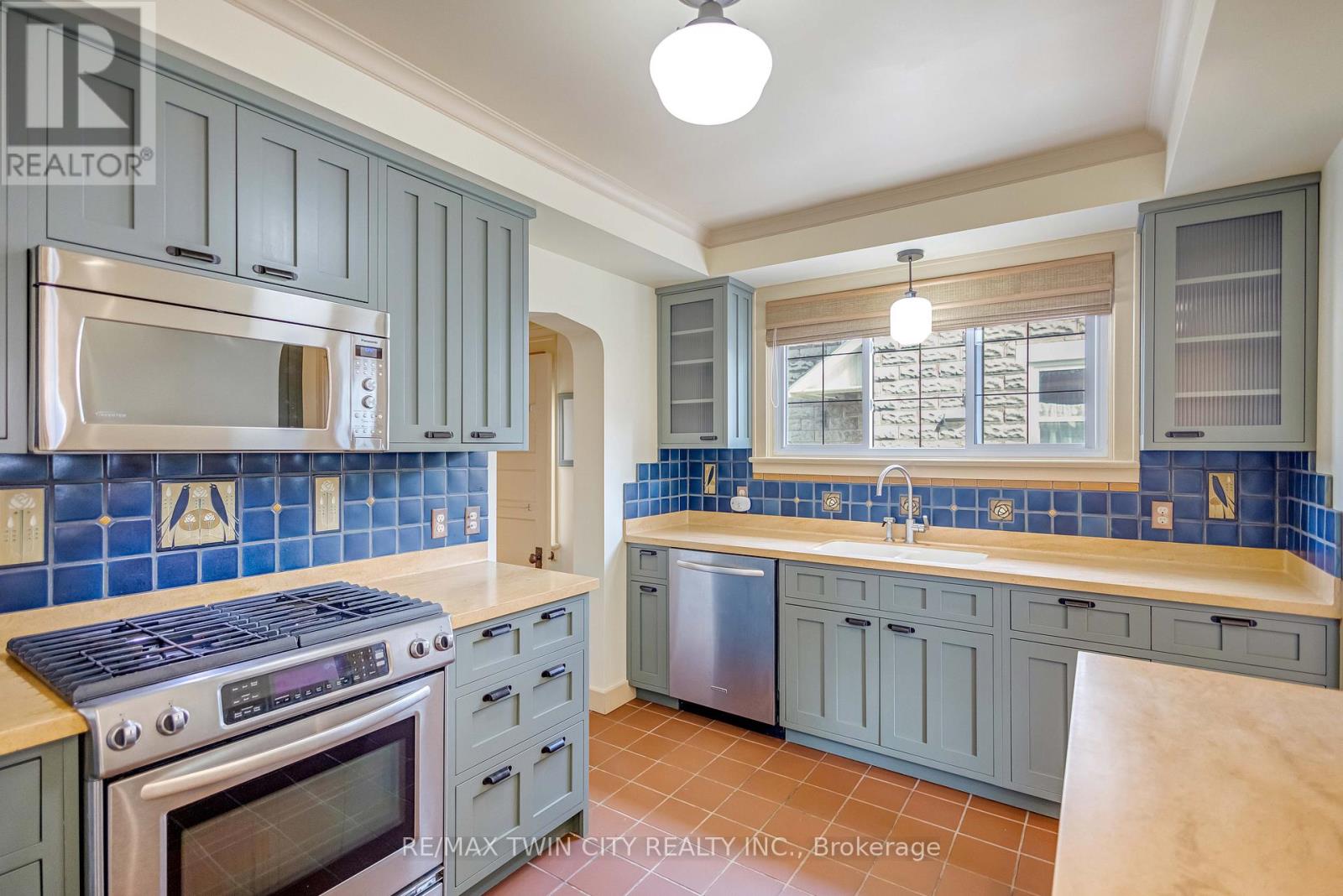 25 Broadway Street E, Brant, Ontario  N3L 2R3 - Photo 11 - X12473880