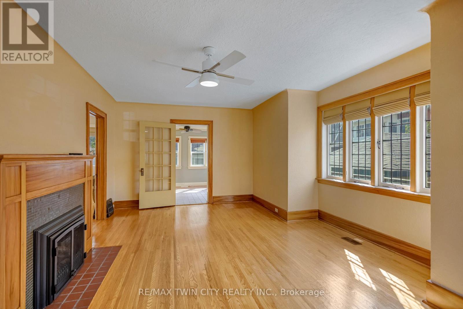 25 Broadway Street E, Brant, Ontario  N3L 2R3 - Photo 5 - X12473880