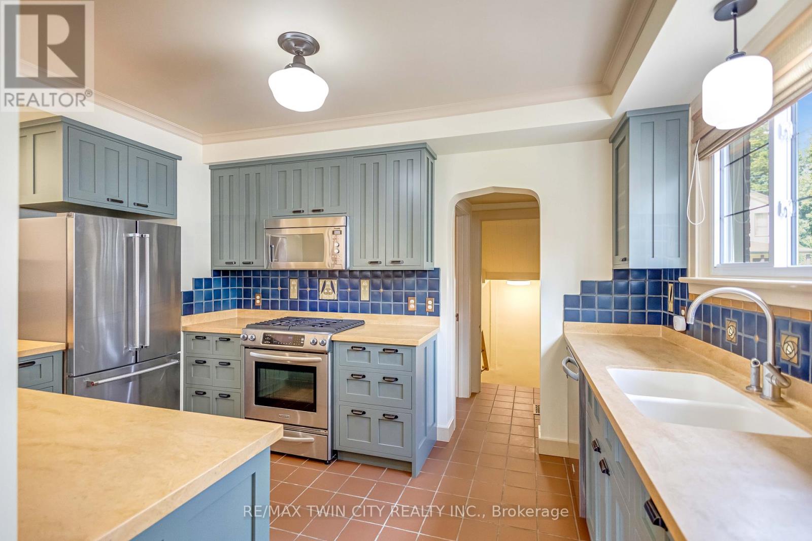 25 Broadway Street E, Brant, Ontario  N3L 2R3 - Photo 9 - X12473880