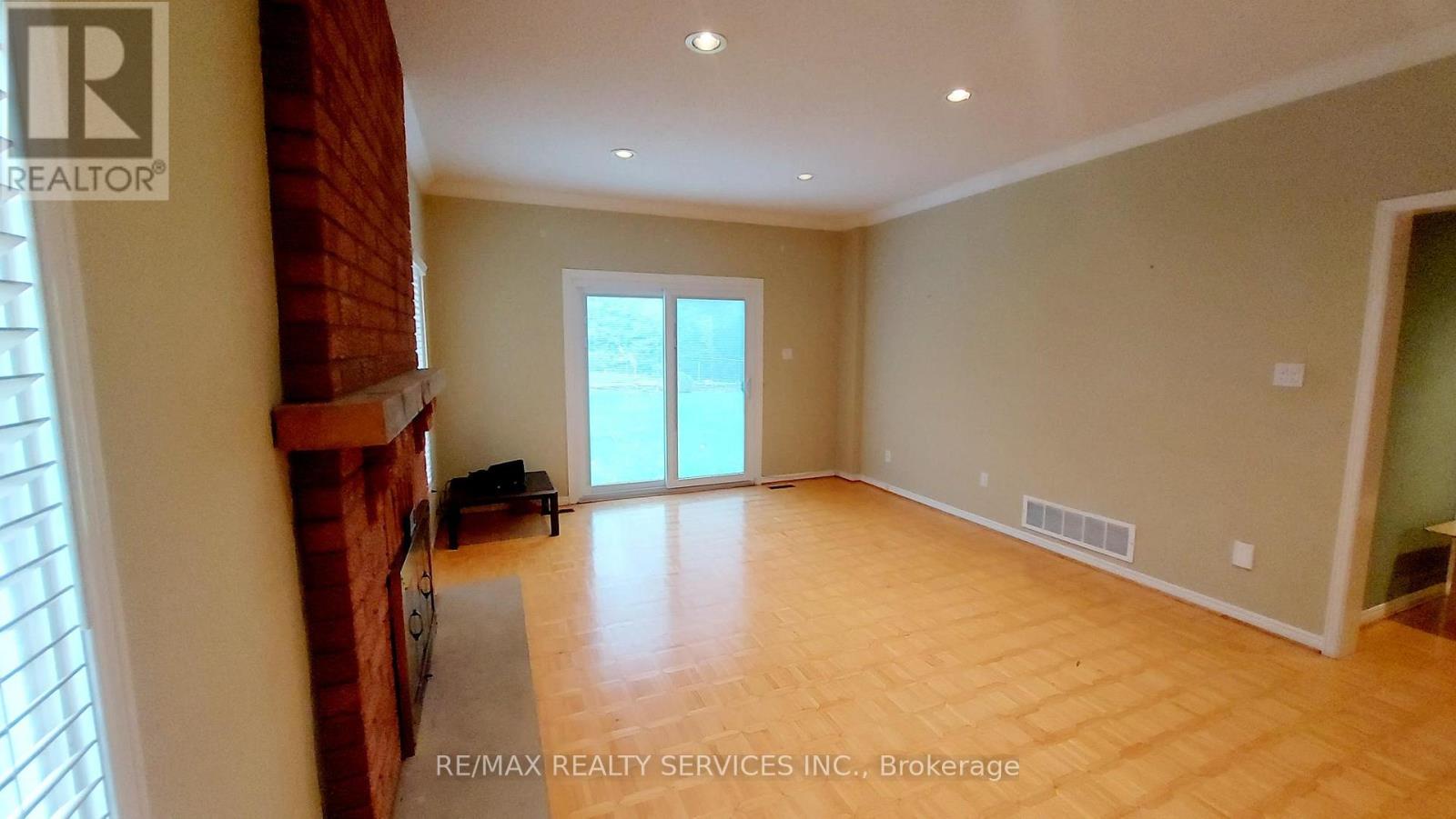 26 Hacienda Court, Brampton, Ontario  L6Z 3J1 - Photo 18 - W12348242