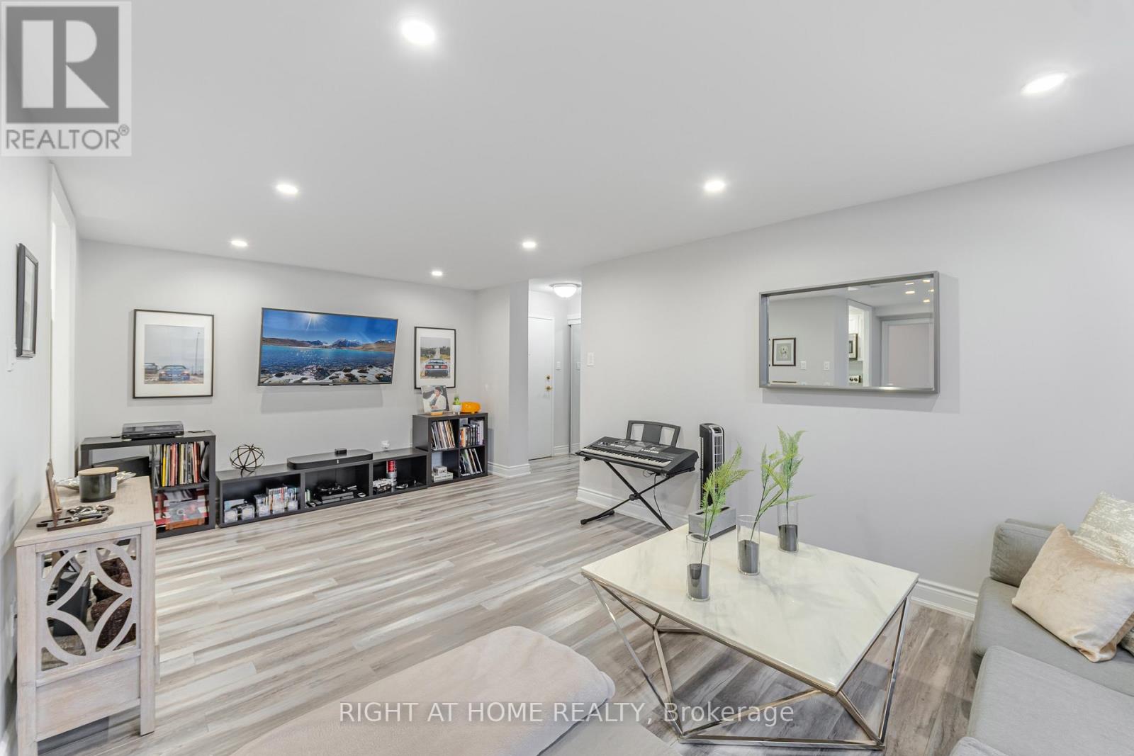 1209 - 3590 Kaneff Crescent, Mississauga, Ontario  L5A 3X3 - Photo 6 - W12476531