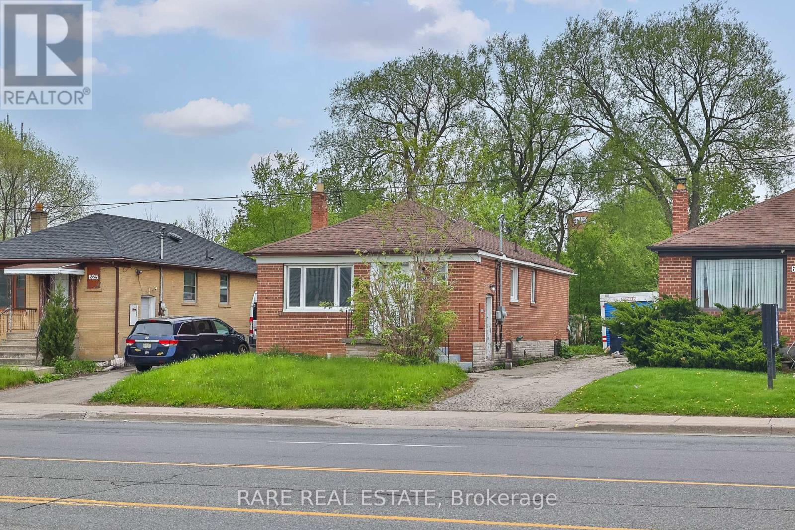BASEMENT - 627 SHEPPARD AVENUE W, Toronto, Ontario